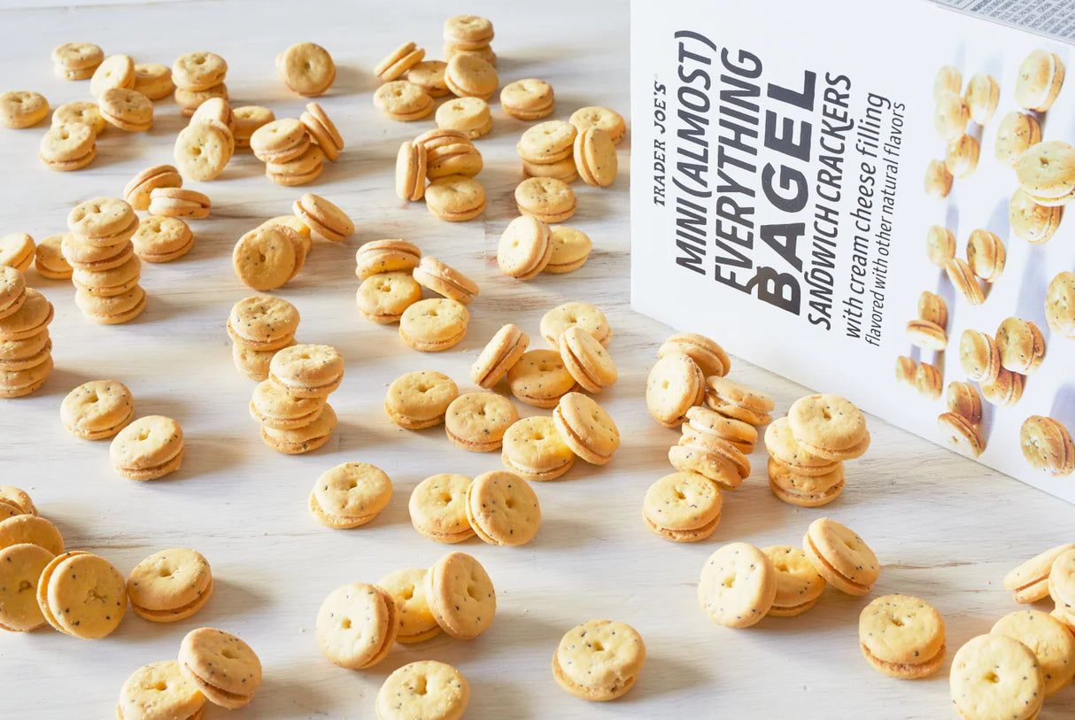 Trader Joes Mini Everything Bagel Sandwich Crackers 7.05 Oz